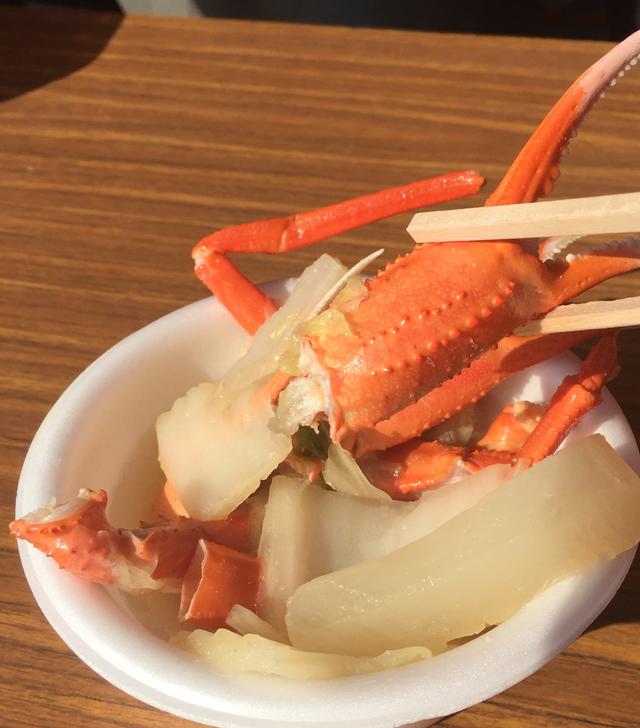 画像: 温かい「かに汁」をどうぞ