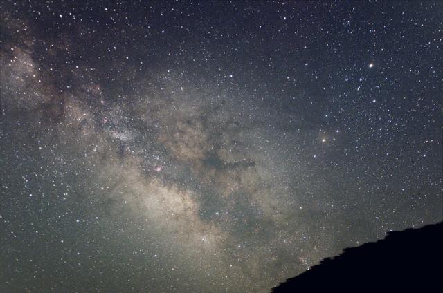 画像: 天の川イメージ 悪天候の場合は、室内で映像を見ながら解説を行います