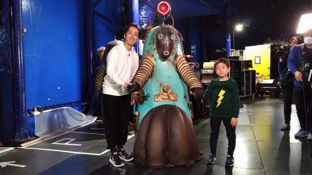 画像: キュリオスロボットの中に入った勘九郎さんと七之助さん、勘太郎さん
