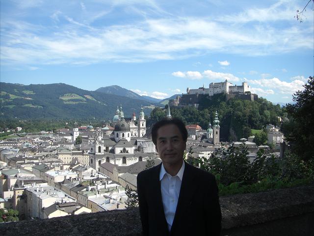 画像: 背景はホーエンザルツブルク城 黒田尚嗣