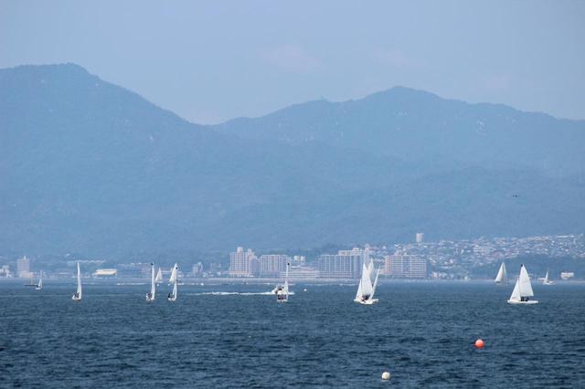 画像2: 海とヨット(イメージ)