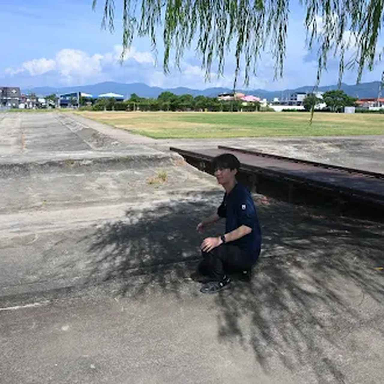 画像: 高岡城跡での飯川さん