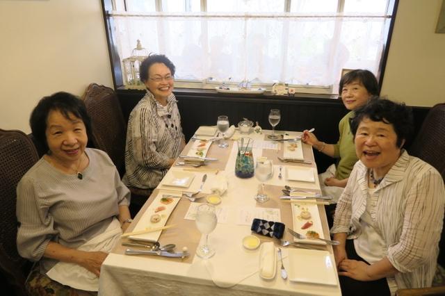 画像: 貸切のミルフィーユで、美味しい食事と会話で交流が更にふかまりました。