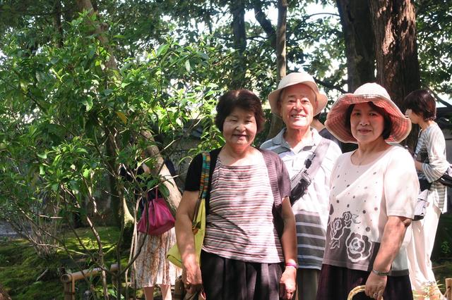画像: お庭がとても気持ちいいですと満面の笑顔で