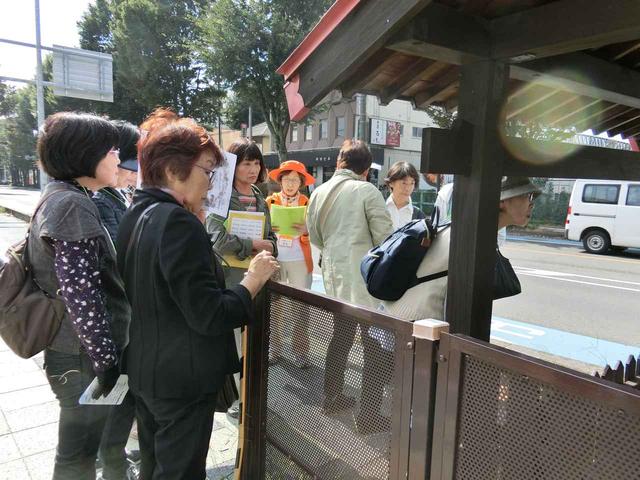 画像: お女郎地蔵前にて
