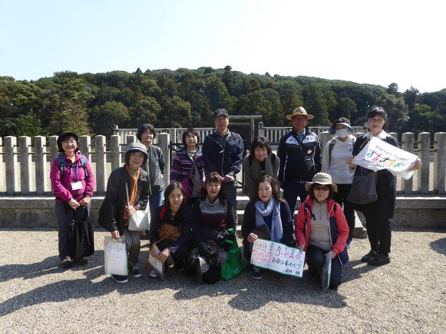 画像: 【応神天皇陵古墳】 仁徳天皇陵古墳に次ぐ全国第2位の規模で、墳丘長425m。盛り土の体積では全国一