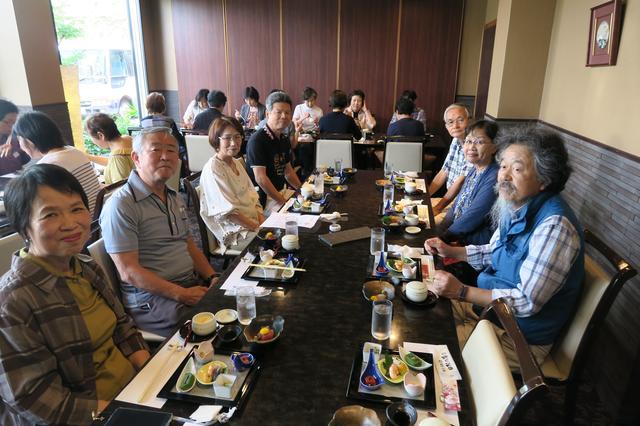 画像: 集い以来だねとエコーさん。久しぶりに会っても、会話は盛り上がっていました