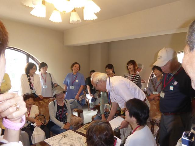 画像: 竣工当時の地図を見ながら、甲子園会館の歴史を勉強