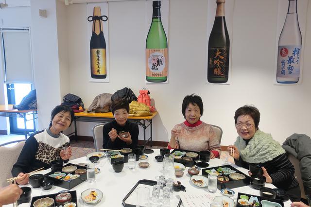 画像: お酒のおかげで(?)お話も弾み、皆様とても楽しそうでした。