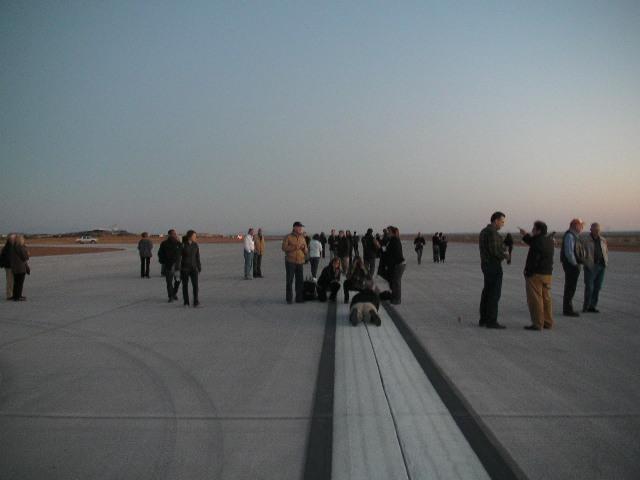 画像: あらゆる航空機が離発着可能な3000メートルの長さの滑走路。すでに完成。