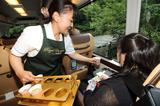 画像: ホットコーヒーまたは日本茶を。お茶菓子もご用意しています