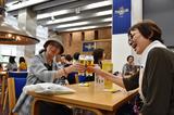 画像: 見学後はお待ちかねの試飲タイム。工場でいただくできたてのビールは、最高のおいしさです!