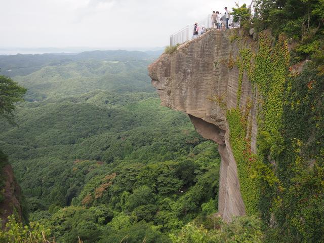 画像: 鋸山の「地獄のぞき」
