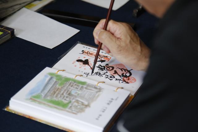 画像1: 【「旅の友」現地リポート】編集部 ただいま取材中!~西国三十三ヶ所 第1回 桜のご朱印や童男さんのご朱印も!「紀三井寺」「粉河寺」~(日帰り)