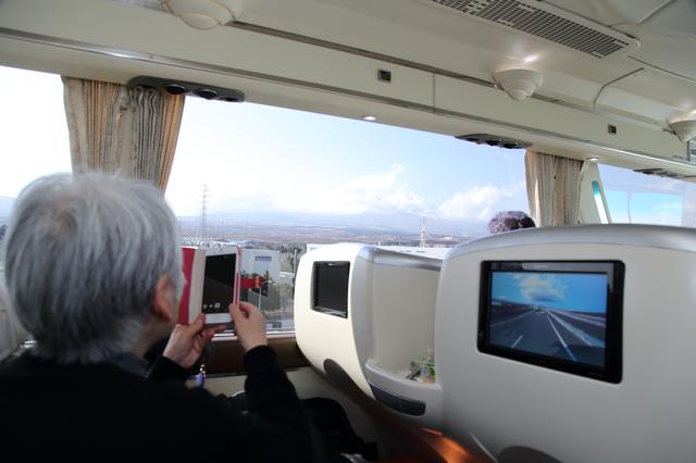 画像: 朝から天候にも恵まれ、東名高速道路を走行中には富士山を望むこともできました