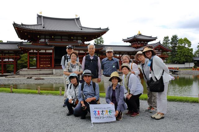 画像: 平等院鳳凰堂にて
