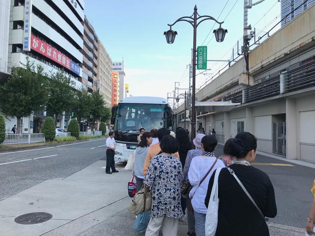 画像: 名古屋駅のバスに乗車する前の風景。いよいよ旅が始まります