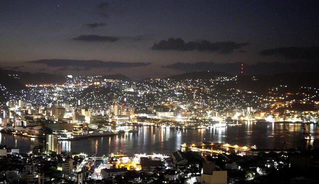 画像: 稲佐山観光ホテルから夜景を眺望