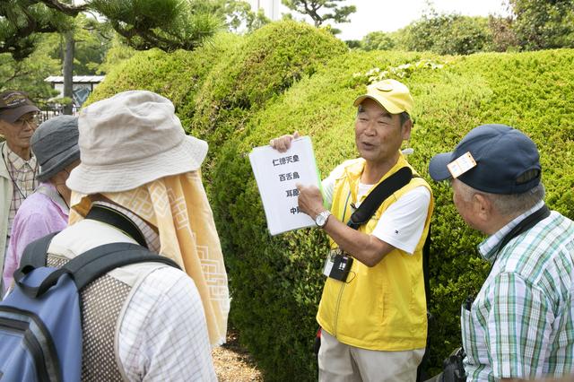 画像: ガイドの一人・小出恵宥さん。親しみやすいキャラクターで旅を盛り上げます