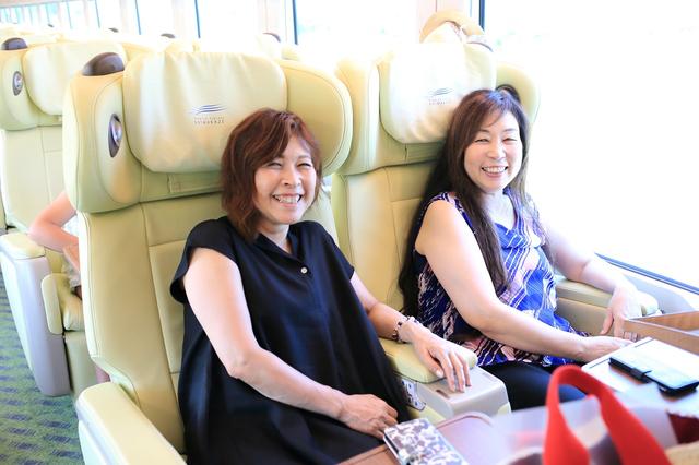 画像: 近鉄観光特急「しまかぜ」で伊勢市へ。上質なシートが旅を盛り上げます