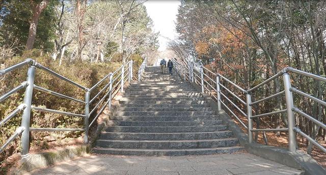 画像: 398段の咲くや姫階段 『忠霊塔と富士山』