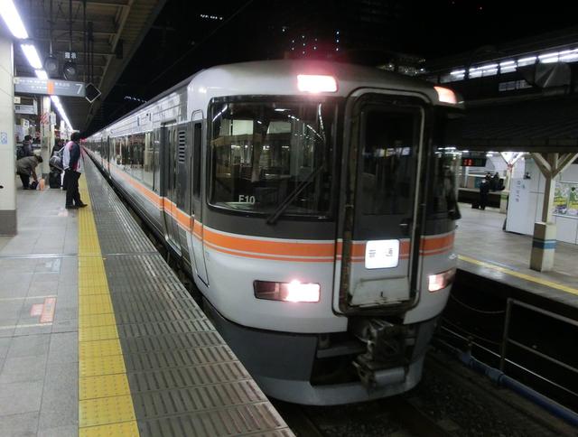 画像: JR東海の373系。東京駅到着後は折り返し普通列車静岡行として運行していた。/ 弊社スタッフ鈴木 悠斗撮影