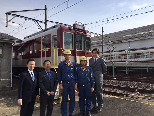画像: 今回の鮮魚列車でご尽力頂いた近鉄社員の皆様(写真右が筆者)