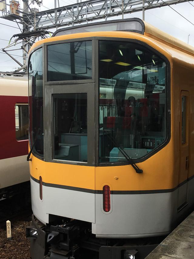 画像: リニューアル前の近鉄団体専用列車「楽」(大塚雅士撮影)