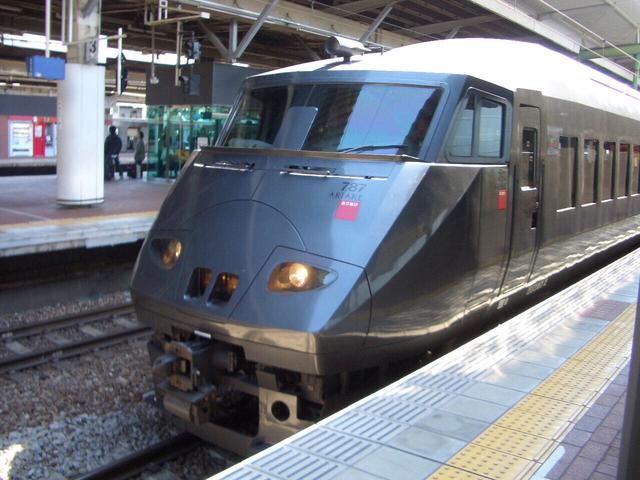画像: 787系特急型電車。特急つばめも787系が使われていたが、有明専用編成には「ありあけ」と赤いステッカーと「ARIAKE」ロゴが貼られた。/ 弊社社員鈴木 悠斗の関係者が撮影