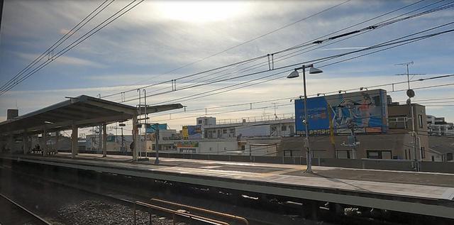 画像: 高速走行をする下総中山駅付近(弊社スタッフ撮影)