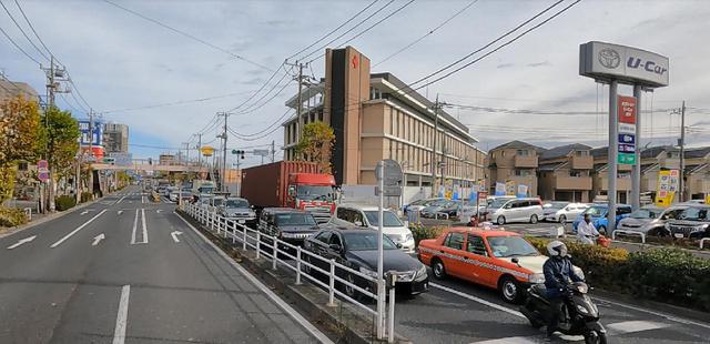 画像: 国道6号線 新宿新道踏切通過時の車窓(弊社スタッフ撮影)