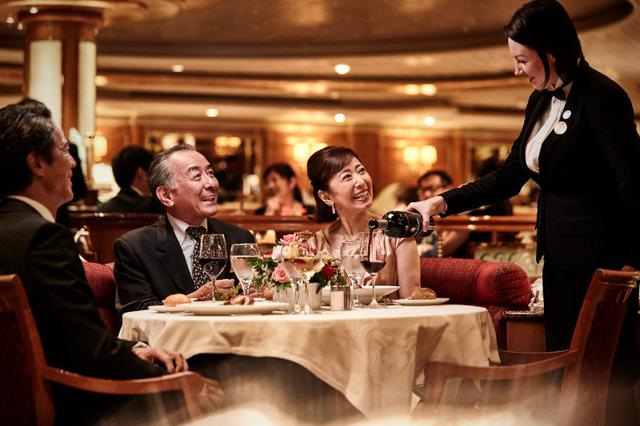 画像: ダイニングでの食事は何よりの楽しみですね ⒸPrincess Cruises