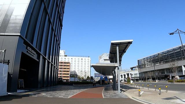 画像: 中央のえんじ色が自転車専用レーン@salt