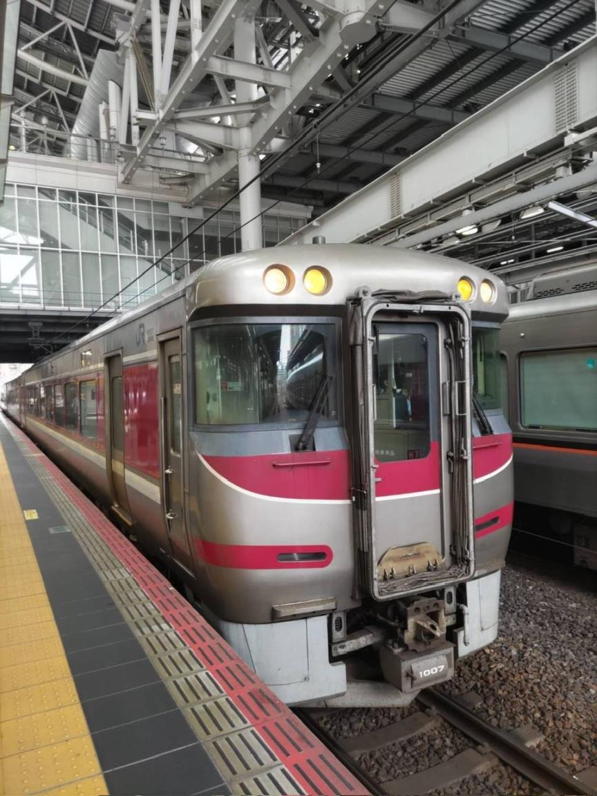 「キハ189系」電車はデザインやエンジン音に特徴あり|団体貸切で行く特別ルートの鉄道旅とは - クラブログ ~スタッフブログ~|クラブツーリズム