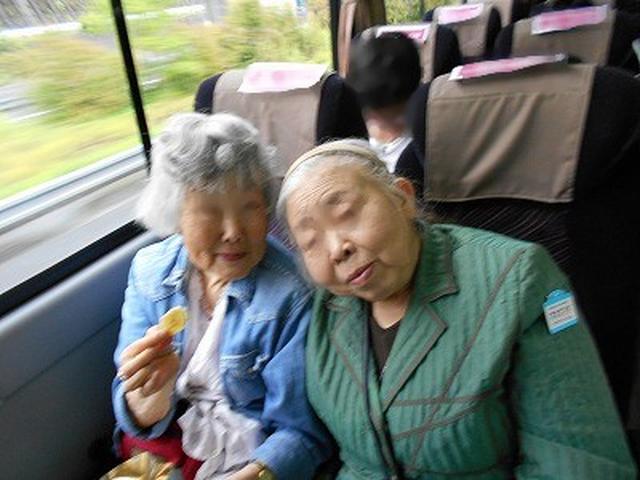 画像: 6月11日(月) 雨が降る中でしたが、日帰り旅行に行ってきました。 今回の行き先は、山梨県「ハイジの村&さくらんぼ狩り」です。 行く前から、「山があるのになんで“やまなし”って言うんだよ~?」とある利用者様。 うきうきしていました!!