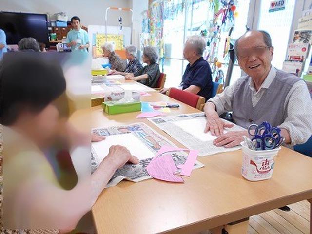 画像: スタッフの話を聞いて取り組む様子