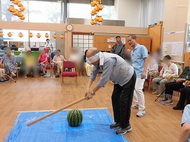 画像: なぜか立つ位置もこんなところに(笑)