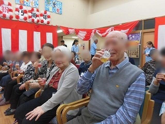 画像: 「乾杯!」(もちろんノンアルコールです)