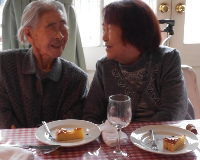 画像: 美味しい食事にお話は尽きません。