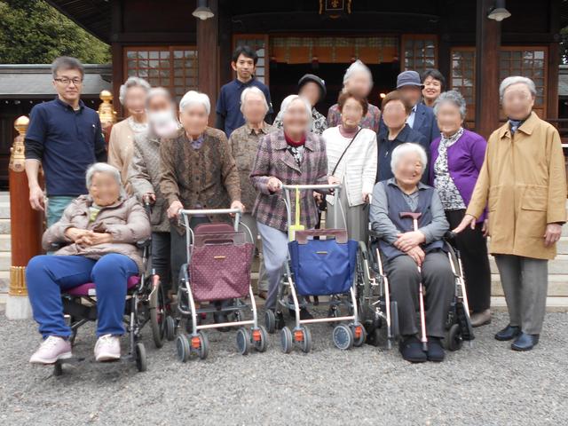 画像: 午後は近隣の神社へ。 これまでの時間に感謝し、新しい年が良い年になるよう祈願しました。