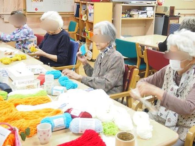 画像2: 手工芸 毛糸のボンボン