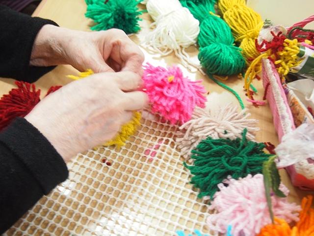 画像4: 手工芸 毛糸のボンボン