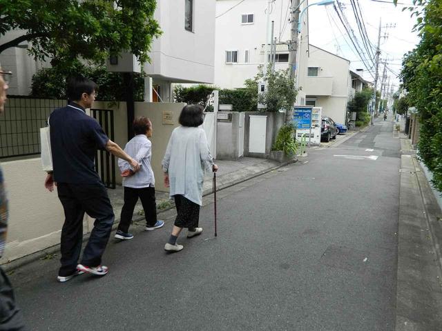 画像2: 屋外歩行始めました。