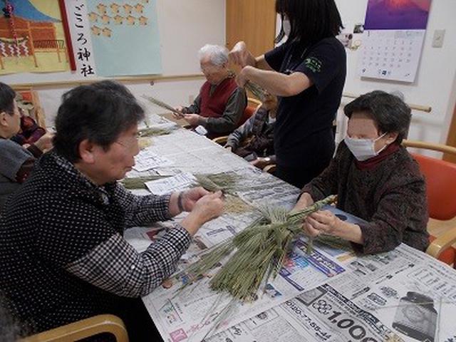 画像: 練馬区の無形民俗文化財のちがや馬作りを技術保持者の方々に 教えていただきました。ありがとうございました。