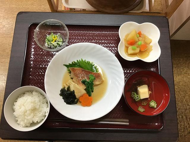 画像: 赤魚の煮つけ じゃがいもの甘煮 キュウリとシラスの酢の物 お吸物