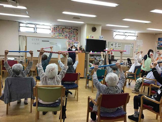 画像1: 棒体操で体を動かそう