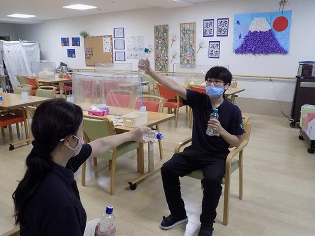 画像2: まごころトレーナー小池による「ペットボトルボクササイズ」