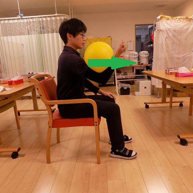 画像3: いつでも楽しくボール体操「上腕二頭筋」編