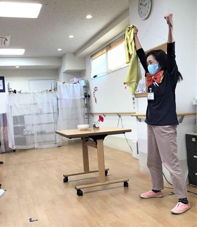 画像2: テーブルクロス引き