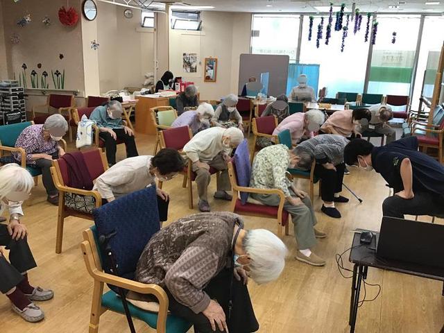 画像3: 理学療法士による体操教室